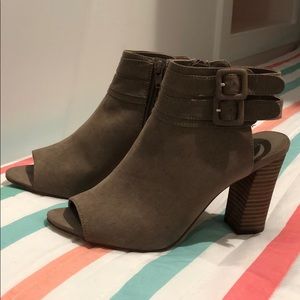 Madden Girl Banquet Peep Toe Booties Size 8